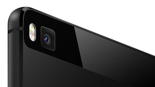 <b>ZTE dă în judecată Huawei ca urmare a încălcării unor brevete folosite pe modelele P8 și X2</b>Acum c&acirc;teva zile, chinezii de la Huawei au lansat &icirc;n Londra trei noi terminale printre care se numără modelele P8, P8 Max și P8 Lite. Printre principalele funcții scoase &icirc;n față de către companie s-a aflat și camera foto de 16...