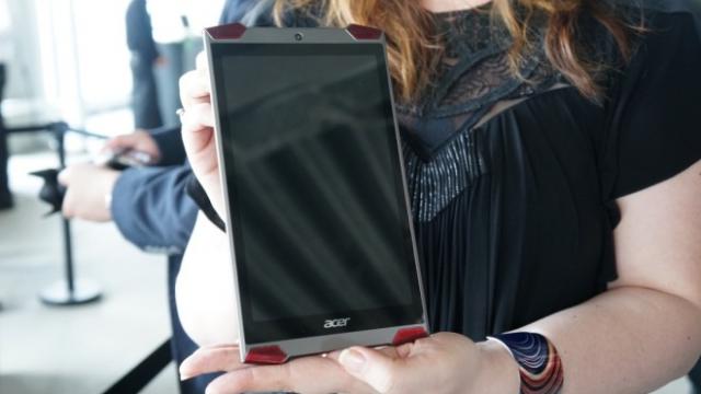 <b>Acer pregăteşte o tabletă de gaming cu Android la bord; Terminalul va purta numele de Predator</b>Acer a avut o săptăm&acirc;nă ocupată, lans&acirc;nd un telefon Windows Phone, un monitor pentru gaming, tablete 2 &icirc;n 1 şi modele de tablete Android. Totuşi, probabil cel mai interesant produs nou al lor este unul nelansat &icirc;ncă. E vorba...