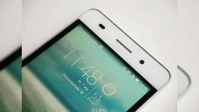 <b>Huawei Honor 4C se afișează în fotografii hands-on și imagini de presă înainte de lansare</b>M&acirc;ine pe data de 28 aprilie vom avea două evenimente destul de importante pentru pasionații de smartphone-uri. &Icirc;n primul r&acirc;nd se află conferința celor de la LG &icirc;n care va fi dezvăluit modelul LG G4, urm&acirc;nd ca mai...