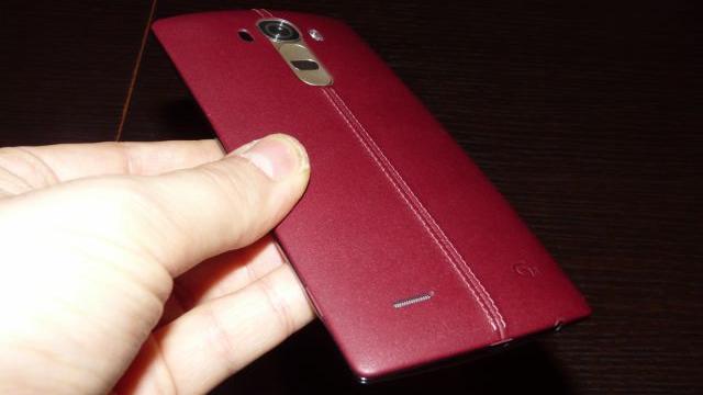 <b>LG G4 Preview (mini review): pielea se simte excelent, telefonul e uşor, iar opţiunile camerei sunt variate (Video)</b>Pe 28 aprilie a fost anunţat oficial LG G4, telefonul flagship al celor de la LG pe anul 2015 şi iată că deja pe 29 aprilie am avut ocazia să vă prezentăm un clip hands on cu acest terminal. Clipul poate fi văzut mai jos, iar mai multe detalii...