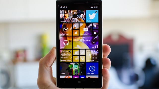 <b>BUILD 2015: Windows 10 în versiunea pentru telefoane va aduce şi suport pentru Lumia 930, Lumia Icon în următorul build</b>Cel mai nou build Windows 10, &icirc;n versiunea pentru telefoane nu oferea suport pentru modelele Lumia 930 şi Lumia Icon, spre dezamăgirea Insiderilor care aveau aceste telefoane. Ei bine, azi aflăm direct de la BUILD 2015 ca următorul release...