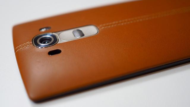 <b>LG G4 disponibil în România de pe 17 mai la precomanda prin Orange; Din iunie la toţi operatorii locali!</b>LG a anunţat astăzi că telefonul LG G4 va fi disponibil &icirc;n ţara noastră &icirc;n următoarele săptăm&acirc;ni, urm&acirc;nd să fie oferit de către Orange Rom&acirc;nia la precomandă de pe 17 mai. Vă reamintim că handsetul a fost anunţat...