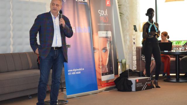 <b>Allview X2 Soul PRO este lansat în oferta Digi Mobil; achiziția sa ne aduce 6 luni gratuite la abonament</b>&Icirc;n cadrul unui eveniment ce s-a sf&acirc;rșit cu doar c&acirc;teva ore &icirc;n urmă, cei de la Allview au lansat &icirc;n parteneriat cu Digi Mobil, smartphone-ul X2 Soul Pro, un terminal pe care l-am putut admira &icirc;ncă de la Mobile World...