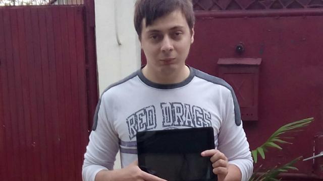 <b>Fericitul câștigător al tabletei Allview Viva Q10 Pro este Muha Daniel</b>Seria de concursuri marca Mobilissimo a continuat și în luna aprile, perioadă în care am avut de oferit tableta Allview Viva Q10 PRO, un device de 9.7 inch cu rezoluție 2048 x 1536 pixeli ce oferă un procesor quad-core, 2 GB memorie RAM,...