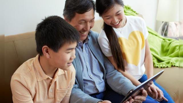 <b>Google lansează o secţiune de Play Store pentru copii pe 28 mai, la Google I/O 2015</b>Google Play va primi un segment dedicat copiilor şi familiilor &icirc;ncep&acirc;nd cu 28 mai, conform unui email trimis dezvoltatorilor. Aceştia sunt &icirc;ndemnaţi să propună aplicaţii pentru acea zonă p&acirc;nă la debutul lui Google I/O 2015....