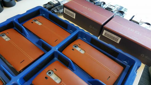 <b>LG G4 ar putea debuta pe 2 iunie, conform unui tweet şters între timp</b>T-Mobile şi LG vor porni &icirc;ntr-un turneu de promovare a lui LG G4 &icirc;n SUA, &icirc;ntr-o serie de oraşe, iar cu această ocazie au pornit şi un cont de Twitter la comun. Pe numele său @G4Preview, acesta a scăpat porumbelul cu privire la...