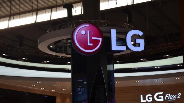 <b>LG România susține faptul că piața de telefoane mobile va stagna în acest an</b>Un nou raport marca ZF.ro sosit astăzi &icirc;n presă ne dezvăluie c&acirc;teva informații din partea celor de la LG care fac referire la piața locală de telefoane mobile. LG Rom&acirc;nia susține faptul că piața de smartphone-uri se va menține...