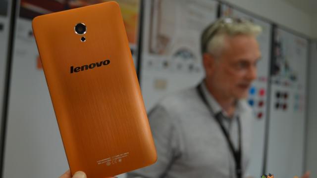 <b>Departamentul de design din cardul companiei Lenovo ne este prezentat într-un material video</b>Unul dintre cele mai importante departamente din cadrul unei companii ce se ocupă de dezvoltarea de produse hardware, este și cel de design. Astăzi, prin intermediul celor de la MobileGeeks.com avem ocazia să aruncăm o privire asupra acestui centru...