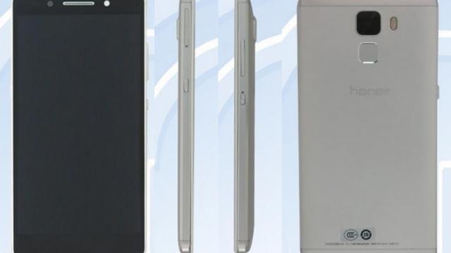 <b>Huawei Honor 7 va sosi cu scanner de amprente la bord; certificarea TENAA confirmă această dotare</b>În urmă cu două luni vă prezentam recenzia unui smartphone mid-range destul de arătos, și anume a modelului Huawei Honor 6, device ce aparent va primi un succesor mai curând decât ne așteptam. Noul terminal denumit Honor 7 va aduce...