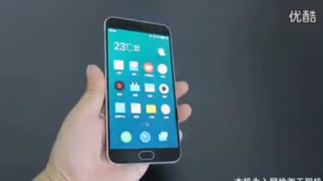 <b>Meizu MX5 primeşte un clip hands on de 3 minute, în care este întors pe toate părţile (Video)</b>Se pare că mai nou producătorii de huse şi retailerii sunt la putere c&acirc;nd vine vorba de scăpări. Primii reuşesc să pună m&acirc;na pe iPad-uri nelansate &icirc;ncă, iar micii retaileri din China nu se feresc să posteze clipuri hands on cu...