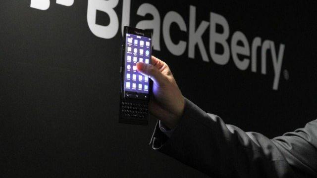 <b>Faimosul slider BlackBerry Venice primeşte o dată de lansare şi o listă solidă de dotări</b>BlackBerry a beneficiat de un plus de popularitate &icirc;n cadrul Mobile World Congress 2015, unde a expus pentru scurt timp un prototip de terminal cu clapeta glisantă. E vorba despre un terminal cu tastatura QWERTY glisantă numit Venice. Azi aflăm...
