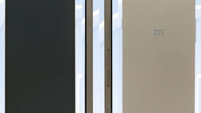 <b>Un nou telefon ZTE cu ecran de 5 inch primeşte certificarea TENAA, aduce mult cu Huawei P8</b>Cei de la ZTE par a pregăti un terminal mobil nou, care tocmai a primit certificarea TENAA. El aduce cu Huawei P8 destul de mult şi poate fi admirat mai jos. Acest model vine cu un ecran de 5 inch şi dotări midrange. &nbsp; Handsetul nu are mai mult...