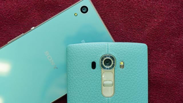 <b>LG G4 şi Xperia Z4 primesc versiuni de culoare turcoaz, ambele fotografiate în Vietnam</b>Telefoanele flagship de la LG şi Sony au primit astăzi versiuni turcoaz, care au fost fotografiate &icirc;n Vietnam. Culoarea este una inedită şi parcă vine pentru a concura cu acel verde crud al lui Samsung Galaxy S6 Edge, at&acirc;t de atractiv....
