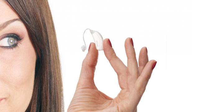 <b>Apple lucrează la o metodă de detectare a aparatelor auditive folosite de către utilizatori</b>&Icirc;n cursul zilei de ieri, gigantul american Apple a primit nici mai mult, nici mai puțin de 52 brevete, aplicații ce fac referire la diverse invenții la care inginerii companiei lucrează &icirc;n acest moment. Printre acestea avem și un brevet...