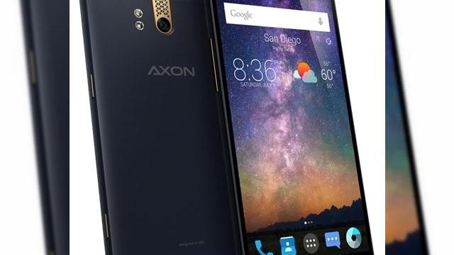 <b>ZTE Axon Phone va fi lansat luna viitoare pe piața din SUA; telefon cu 4 GB RAM și cameră foto duală</b>Un nou telefon marca ZTE ce stă să debuteze pe piața din US, este și Axon Phone, terminal al cărui design nu este unul deloc rău. Potrivit invitațiilor trimise presei, acest device urmează a fi prezentat oficial &icirc;n cadrul unui eveniment pe...