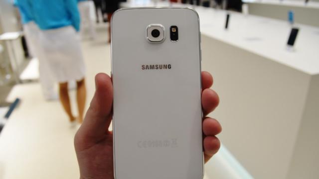 <b>Zvonurile cu privire la un debut timpuriu pentru Note 5 contribuie la o încetinire a vânzărilor lui Galaxy S6</b>La mijlocul acestei luni dam peste un zvon destul de interesant ce făcea referire la un debut timpuriu pentru Galaxy Note 5, viitorul phablet sud-coreean. Deși în mod normal, acest terminal avea să fie dezvăluit în cadrul IFA 2015, se pare...