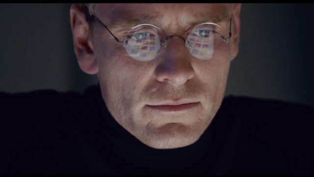 <b>Iată noul trailer al filmului Steve Jobs; Pelicula arată mai promiţător decât oricând! (Video)</b>După filmul jOBS cu Ashton Kutcher şi experienţa cinematografică modestă pe care a oferit-o acesta, ni se părea oarecum futil să mai apară un film despre Steve Jobs. Diferenţa e că acest nou proiect e cu mult mai mare şi deşi a avut multe...