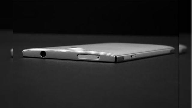 <b>DOOGEE F2015 va sosi cu o carcasă "liquid metal"; ce înseamnă acest lucru și ce dotări va aduce telefonul?</b>Pe l&acirc;ngă braduri chinezești ca și Mstar, Elephone, sau Coolpad, suntem familiarizați și cu cei de la DOOGEE, un producător care aduce device-uri din ce &icirc;n ce mai atractive pe piață. Un nou astfel de smartphone este DOOGEE F2015,...