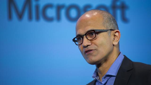 <b>Satya Nadella oferă noi detalii cu privire la viitorul departamentului Mobile; Microsoft se va axa pe dezvoltarea a doar 3 tipuri de smartphone-uri</b>Aflam cu doar câteva zile în urmă faptul că Microsoft ar putea trece la Android pe noile smartphone-uri ce urmează a fi produse, sau chiar renunța la departamentul mobile într-un viitor apropiat. Ei bine, lucrurile nu vor sta chiar...