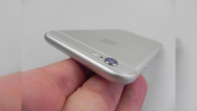 <b>Apple va lua cu asalt piața de smartphone-uri în acest an; 90 milioane de unități iPhone 6s și 6s Plus au fost comandate</b>Cu toate că &icirc;n portofoliul de produse a celor de la Apple, mai regăsim la ora actuală doar 4 modele, acestea laolaltă sunt v&acirc;ndute &icirc;n milioane de exemplare. Iar acest lucru se va &icirc;nt&acirc;mpla din nou &icirc;n toamnă,...