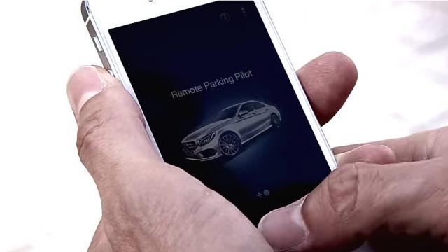 <b>Mercedes Benz E-Class 2017 va sosi cu o aplicație interactivă de parcare; iată un video demonstrativ (Video)</b>În lumea smartphone-urilor vedem pe zi ce trece noi și noi tehnologii care mai de care mai atractive pentru public. Același lucru îl putem spune și despre automobile, categorie de produse ce în ultimii câțiva ani a devenit la...