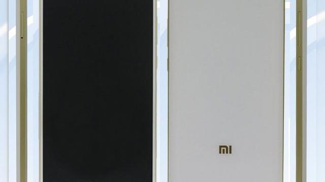 <b>Xiaomi Mi5 Plus sau succesorul lui Xiaomi Mi Note Pro îşi dezvăluie specificaţiile; Snapdragon 820 se afla pe lista TENAA!</b>&Icirc;ncă nu e clar dacă acel nou model misterios Xiaomi care tot apare pe web e Xiaomi Mi5 Plus sau urmaşul lui Mi Note Pro, dar azi aflăm mai multe detalii. Misteriosul nou venit a primit certificarea autorităţii TENAA, ocazie cu care &icirc;i...