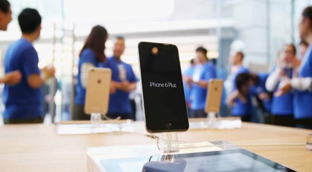 <b>Apple a obţinut 92% din totalul profiturilor din segmentul smartphone în primul trimestru al acestui an</b>Chiar dacă Apple nu are cel mai bun an &icirc;n zona tabletelor, compania a stors aproape tot profitul din zona smartphone, se pare. Conform The Wall Street Journal, Apple ar fi obţinut 92% din totalul profiturilor din industria smartphone &icirc;n...