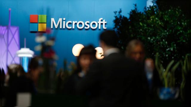 <b>Microsoft anunţă pierderi de 2.1 miliarde de dolari în trimestrul fiscal 4, vinde totuși mai multe modele Lumia</b>După ce am aflat că Apple a performat în trimestrul fiscal 3, dar nu la înălţimea aşteptărilor analiştilor, azi descoperim şi cum a stat Microsoft în ultimele 3 luni. Pentru că trimestrele calendaristice nu sunt aliniate cu cele...