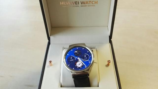 <b>Pachetul de retail al lui Huawei Watch ni se dezvăluie într-o serie de fotografii</b>&Icirc;n luna martie a acestui an, la Mobile World Congress din Barcelona vedeam pentru prima data Huawei Watch, purtabil ce sosea la fața locului doar &icirc;ntr-o versiune exclusivistă cu carcasă din aur. Deși au trecut mai bine de 3 luni de atunci,...