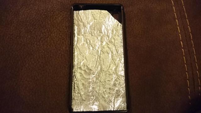 <b>Cum răcorești un Sony Xperia Z3+? o carcasă din staniol pare a fi răspunsul găsit de câțiva utilizatori</b>&Icirc;n timp ce vecinii mei utilizează staniolul pentru a acoperi geamurile și opri astfel căldura să intre &icirc;n apartament, se pare că posesorii de Xperia Z4/Z3+ au găsit o altă &icirc;ntrebuințare pentru acest material folosit &icirc;n...