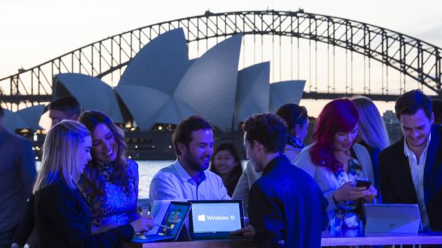 <b>Windows 10 are parte de 14 milioane de instalări în primele 24 de ore, anunţă Microsoft</b>Microsoft a anunţat şi primele cifre legate de debutul lui Windows 10, care a avut loc pe 29 iulie. Cel mai nou OS al companiei din Redmond ar fi fost instalat deja de 14 milioane de ori, iar tinta Microsoft ar fi de 1 miliard de terminale cu Windows 10...