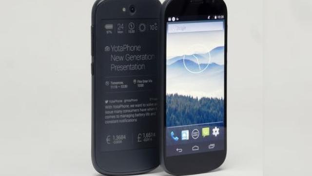 <b>Lansarea nord americană a lui YotaPhone 2 anulată; Compania producătoare încearcă să se revanşeze</b>Deseori produse tech din Rusia cad victima politicilor externe ale acestei ţări şi la fel şi produsele americane comercializate &icirc;n Rusia. YotaPhone 2 pare a fi cea mai nouă victimă, telefonul rusesc av&acirc;nd lansarea anulată &icirc;n...