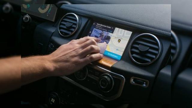 <b>Nokia anunţă vânzarea lui HERE pentru 3.07 miliarde de dolari către Audi AG, BMW Group şi Daimler AG</b>După &icirc;ndelungi parlamentari, tratative şi oferte serioase, Nokia a ales &icirc;n sf&acirc;rşit cui să v&acirc;ndă segmentul HERE. Secţiunea de cartografiere a firmei finlandeze va merge la consorţiul auto german format din Audi AG, BMW Group...
