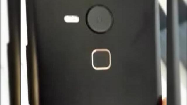 <b>Primele fotografii cu Huawei Nexus sunt aici în premieră; telefonul vine cu scanner de amprente</b>De c&acirc;teva zile tot vorbim despre Google Nexus 5 (2015), telefon ce ar putea debuta chiar &icirc;n această toamnă. Așa cum aflam anterior, acest model nu va sosi singur, ci &icirc;nsoțit de un alt terminal Nexus, unul produs de către chinezii de...