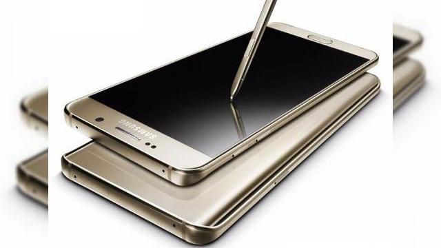 <b>Samsung anunţă oficial Galaxy Note 5, phablet fabricat din sticlă şi metal şi dotat cu stylus de nouă generaţie (Video)</b>Samsung a anunţat astăzi &icirc;n cadrul evenimentului Unpacked de la New York phabletul Samsung Galaxy Note 5, dar şi Galaxy S6 Edge+, o evoluţie a deja cunoscutului Galaxy S6 Edge. Terminalele au debutat pe scenă din New York şi &icirc;n cadrul...