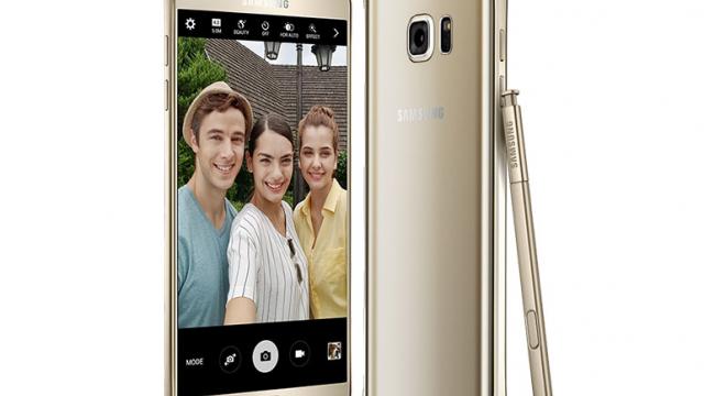 <b>Samsung Galaxy Note 5 și primele prețuri din România; phablet-ul este disponibil prin QuickMobile</b>Pe lângă renunțarea la slotul microSD și la o baterie detașabilă, cei de la Samsung au mai pus într-un fel sare pe rană în ceea ce privește publicul european. Mai exact, noul lor model Galaxy Note 5 nu va fi disponibil în...