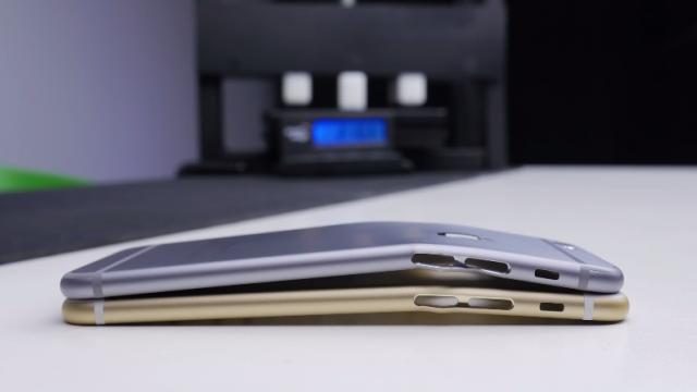 <b>Carcasa lui iPhone 6s este supusă unui test de îndoire; cum se comportă noul material aflați dintr-un clip explicit marca Unbox Therapy</b>Vă prezentam &icirc;n urmă cu doar o săptăm&acirc;nă, faptul că Lew, persoana din spatele contului de YouTube, Unboxy Therapy, a pus m&acirc;na pe o carcasă destinată lui iPhone 6s. Aparent, această componentă sosește direct de pe linia de...
