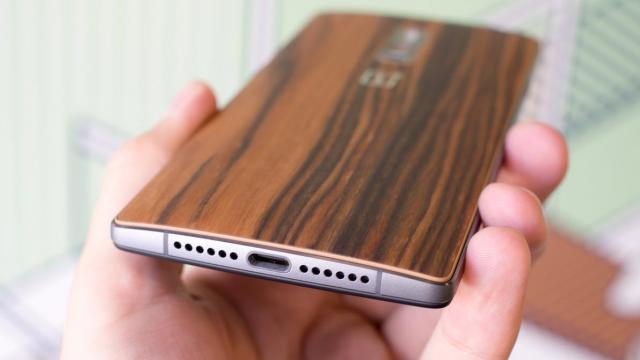 <b>UPDATE PREȚ: OnePlus 2 e disponibil fără invitaţie la un retailer chinez şi are preţuri accesibile; Iată şi oferte speciale!</b>Există mulţi nemulţumiţi de coada pentru invitaţiile OnePlus 2, astfel că au apărut tot felul de subterfugii şi hackuri pentru a trece în fruntea listei. Între timp diferiţi retaileri din China au început să vândă...