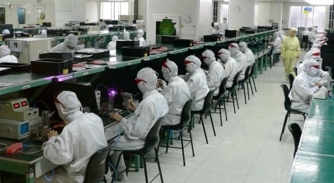 <b>Foxconn recrutează noi angajați ca urmare a comenzilor mari pentru producția lui iPhone 6c; telefonul ar putea sosi în noiembrie</b>Aflam la &icirc;nceputul lunii august faptul că iPhone 6c ar putea debuta abia &icirc;n trimestrul 2 al anului viitor, telefon ce va sosi &icirc;ntr-o carcasă din policarbonat disponibilă &icirc;n diferite culori. Totuși, o informație sosită astăzi...