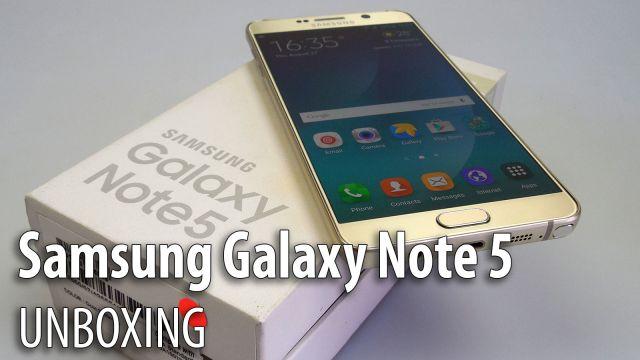 <b>Samsung Galaxy Note 5 Unboxing: elegantul phablet cu stylus de la Samsung îşi desface sacoul (Video)</b>După ce am terminat cu Samsung Galaxy S6 Edge+ şi recenzia sa, e r&acirc;ndul lui Galaxy Note 5 să ajungă &icirc;n teste la Mobilissimo.ro. Phabletul a fost anunţat pe 13 august, odată cu S6 Edge+ şi e scos din cutie mai jos. &nbsp; Produsul costă...