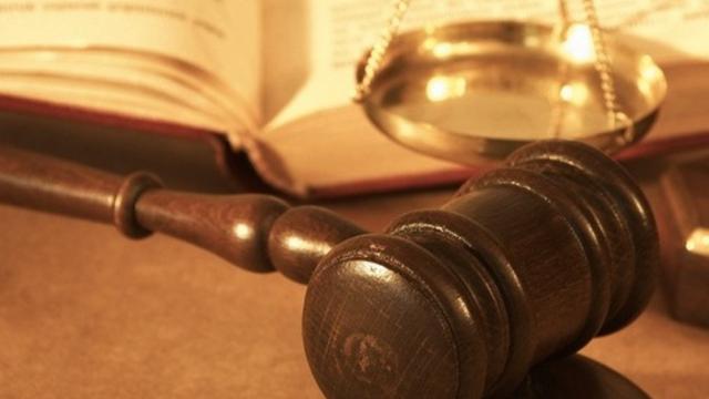 <b>Apple câştigă un apel judecătoresc, care ar putea aduce modificări pe telefoanele Samsung vechi de 4 ani</b>Saga proceselor dintre Apple şi Samsung e destul de lungă şi &icirc;nc&acirc;lcită &icirc;nc&acirc;t să merite propriul film, ba chiar serial. Cel mai nou episod implica un apel c&acirc;ştigat de Apple la tribunal contra sud coreenilor, legat...