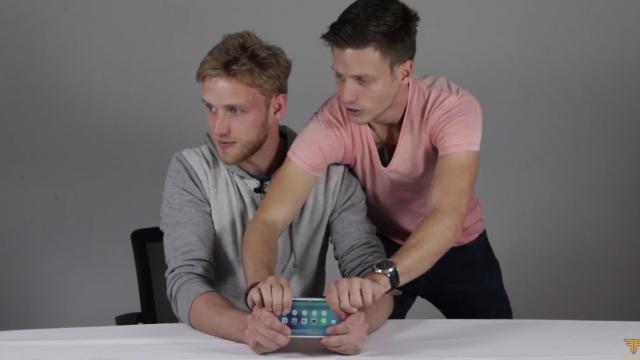 <b>iPhone 6s Plus testat prin tentative de îndoire, nici vorbă de un nou Bendgate (Video)</b>Cu un an &icirc;n urma presa vuia pe tema lui Bendgate şi o mulţime de puşti intrau &icirc;n reprezentante şi magazine &icirc;ncerc&acirc;nd să &icirc;ndoaie un iPhone 6 Plus. Atunci era vorba despre o presupusa slăbiciune structurală a lui iPhone...