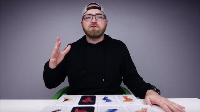 <b>Toate variantele de iPhone 6s şi iPhone 6s Plus scoase din cutie în faţa camerei (Video)</b>Parcă pentru a se revanşa pentru că participă la isteria Bendgate acum un an, canalul YouTube Unbox Therapy a realizat un mega unboxing pentru generaţia de iPhone 6s şi iPhone 6s Plus. E vorba de absolut toate variantele de modele iPhone 6s şi 6s...
