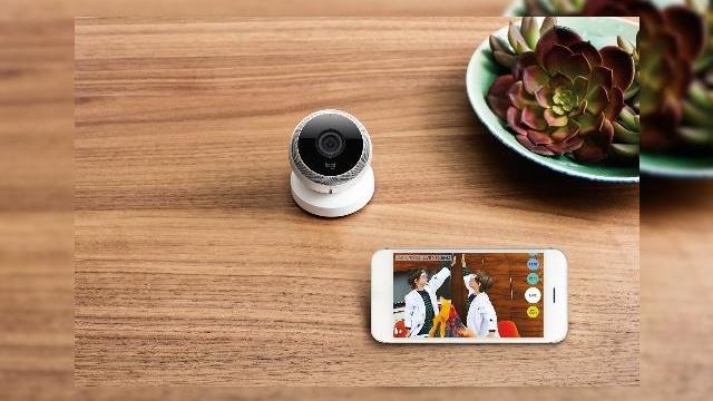 <b>Logitech anunţă camera Logi Circle, cu care puteţi supraveghea video casa de pe telefon, atunci cand sunteti plecat</b>Logitech a anunţat astăzi lansarea lui Logi Circle Portable Home Connection Camera, o cameră care se conectează la telefonul mobil printr-o aplicaţie dedicată. Astfel, posesorul de smartphone poate vedea ce se &icirc;nt&acirc;mplă acasă atunci...