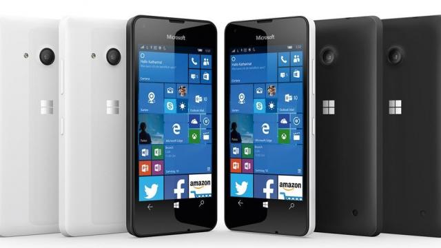 <b>Noi randări ale lui Microsoft Lumia 550 anticipează lansarea sa posibilă peste câteva zile</b>Zvonacul @evleaks îşi continua tradiţia de a oferi imagini şi detalii în premieră despre terminale Lumia nelansate încă. Pe 6 octombrie ar trebui să vedem nu doar 2 flagshipuri cu Windows 10 Mobile, ci şi modelul entry level...