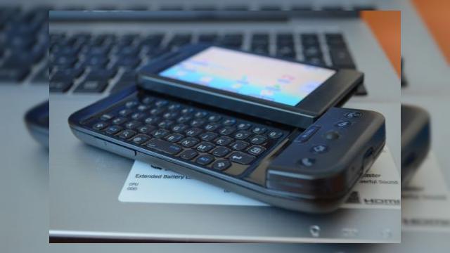 <b>HTC Dream, primul telefon cu Android a împlinit 7 ani în această săptămână</b>Unde am fi fost oare acum fără Android? Ar mai fi existat Symbian si acum? Bada OS ar fi prins mai bine la public? Tizen ar fi fost principală strategie Samsung? Nimeni nu ştie exact răspunsul şi o bună parte din evoluţia lui Android o datorăm...