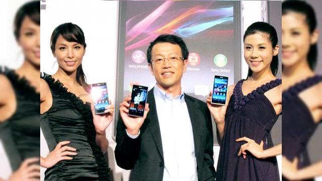 <b>Sony neagă faptul că va ieşi de pe piaţa Mobile, promite noi telefoane cu ecrane şi camere şi mai bune</b>&Icirc;n 2015 am auzit de nenumărate ori zvonul că Sony s-ar pregăti să iasă de pe piaţa Mobile, &icirc;n special dacă anul 2016 nu le va aduce profit &icirc;n acest segment. Ei bine, azi aflăm chiar de la un oficial Sony că nu există nici...