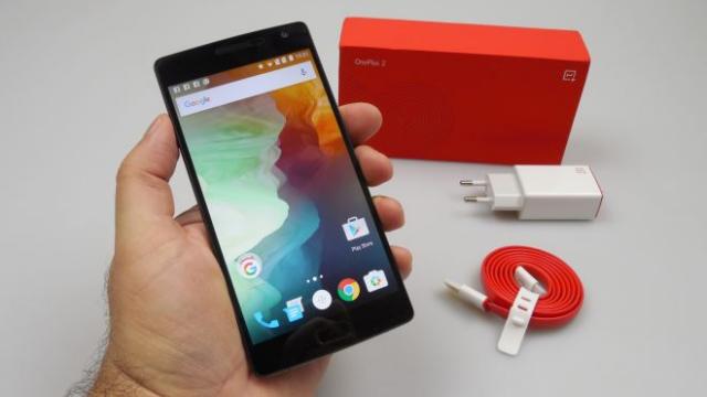 <b>OnePlus 2 unboxing: cutie compactă, aşteptări mari, textura de... şmirghel (Video)</b>OnePlus 2 este succesorul unui telefon care a fost considerat de multă lume "telefonul anului 2014", deci aşteptările faţă de noul model sunt mari. Testăm OnePlus 2 &icirc;n aceste zile, după ce l-am cumpărat direct de pe site-ul OnePlus, cu...