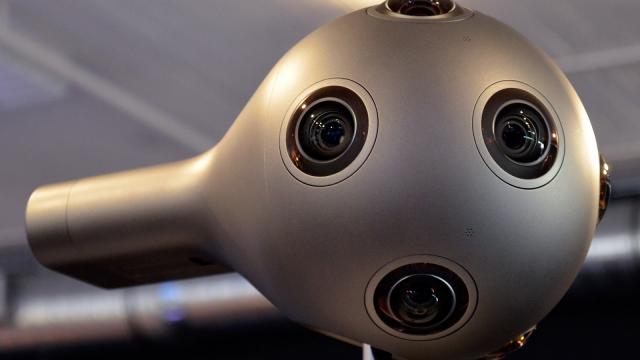 <b>Nokia Ozo, camera video ce filmează la 360 grade va ajunge la vânzare din 30 noiembrie</b>Pe l&acirc;ngă tableta Nokia N1 lansată anul trecut, finlandezii și-au mai adăugat un produs &icirc;n portofoliu &icirc;n această vară, mai precis camera video Ozo ce poate filma la 360 grade. Astăzi ni se dezvăluie că Nokia Ozo va ajunge la...