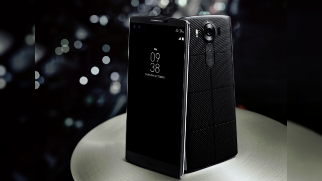 <b>LG V10 începe să fie livrat la nivel internaţional; Europa se află în primul val de lansări</b>LG V10 a fost anunţat cu c&acirc;teva săptăm&acirc;ni &icirc;n urmă şi ultima oară c&acirc;nd auzeam de acest phablet el nu se vindea prea bine &icirc;n Coreea de Sud, tara de baştină. Iată-l acum &icirc;ncep&acirc;nd să sosească la nivel...